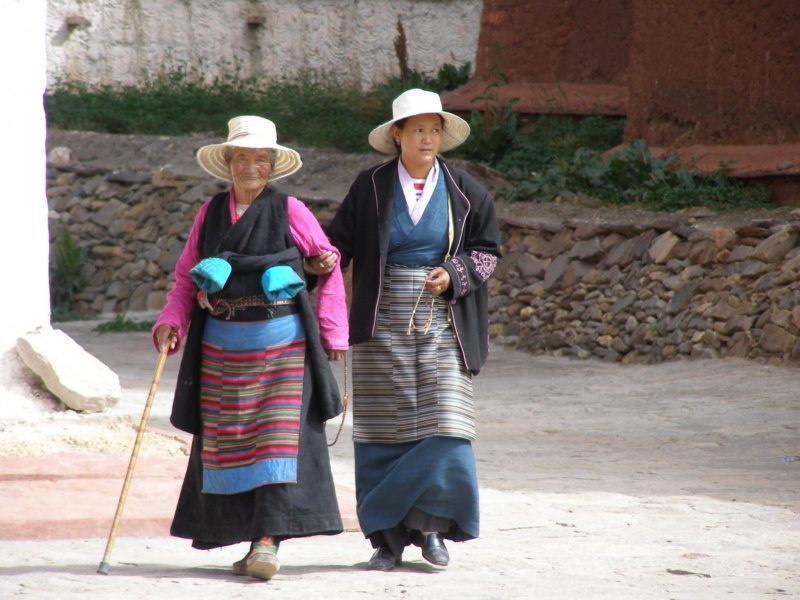 tibetanwomenintraditionaldress.jpg